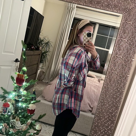 Women’s Express Plaid Button-Up - Picture 3 of 8